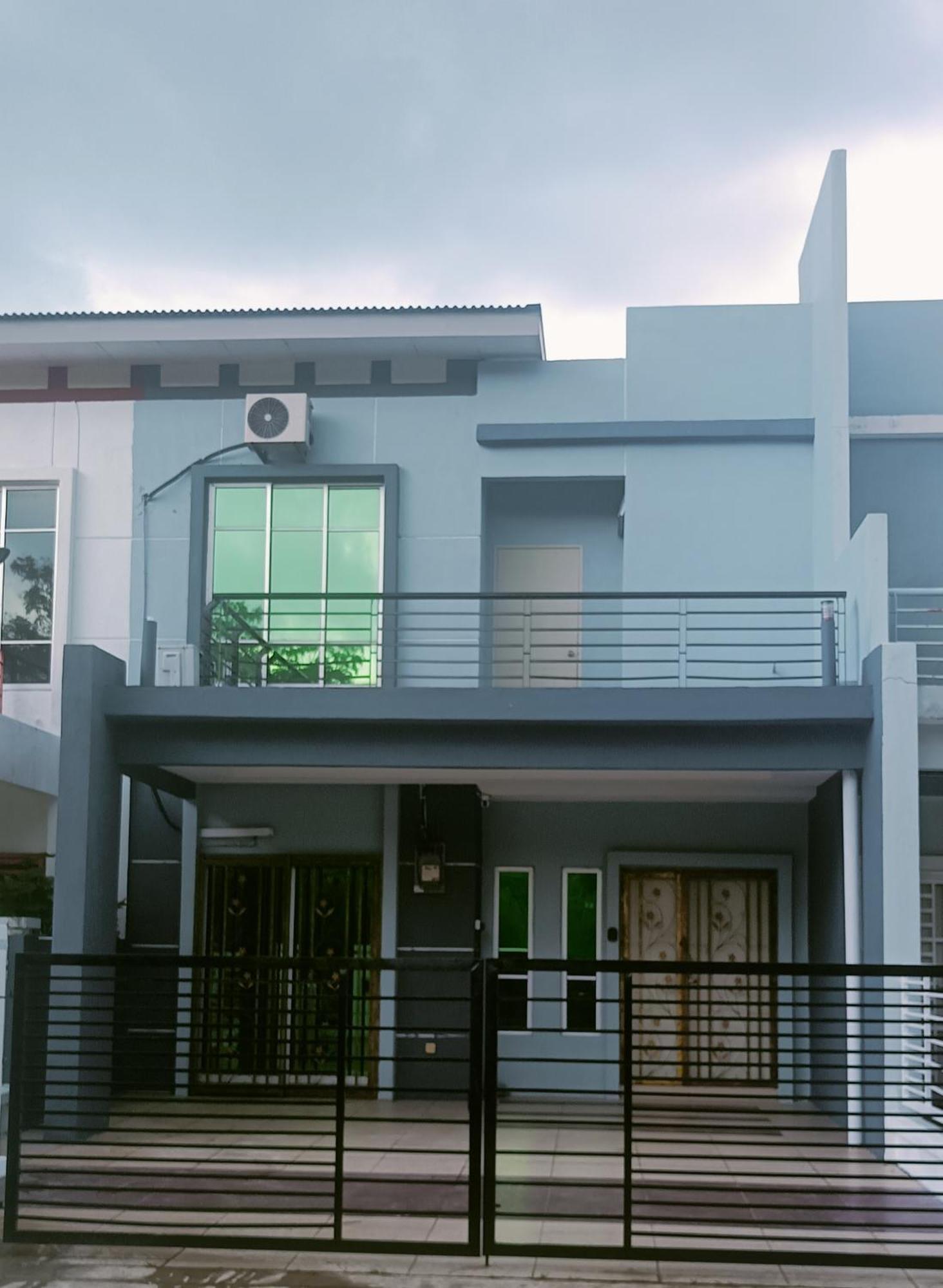 4 Bedrooms Homestay, Fully Aircond In Sendayan By D'Kay Homes I 10-15 Pax Seremban Exteriör bild